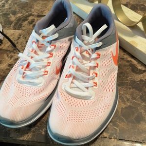 Nike Women’s sneakers 😊